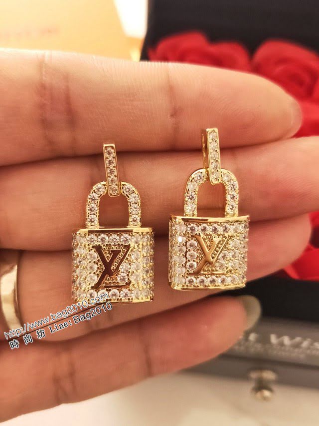 Louis Vuitton新款飾品 路易威登鑲晶鑽鎖字母耳釘 LV明星同款鑲鑽鎖奢華耳吊  zglv2242